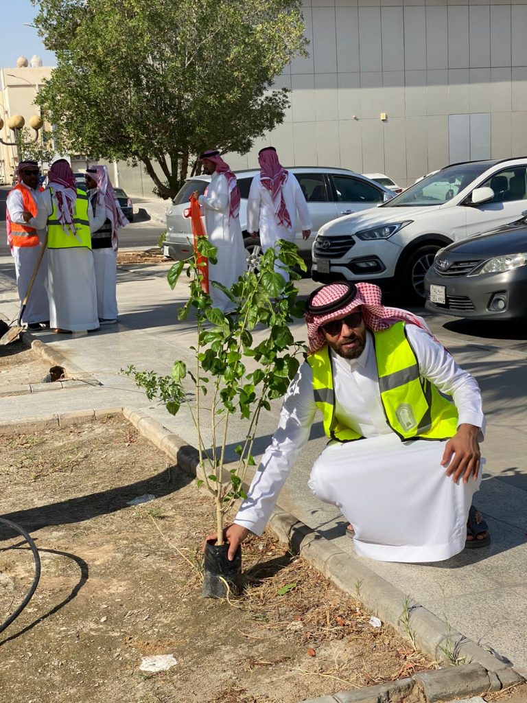 مبادرة «لنجعلها خضراء» إدارة الشؤون الإسلامية بالأحساء تشارك في تشجير ٥٠ شتلة