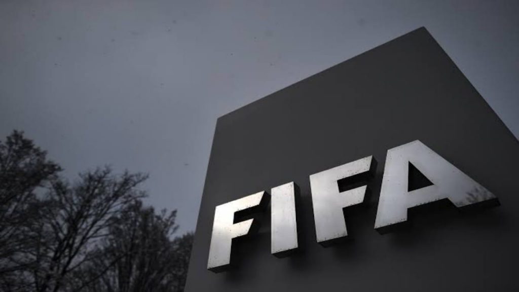 “فيفا” يتلقى اتهامات بتعريض صحة اللاعبين للخطر