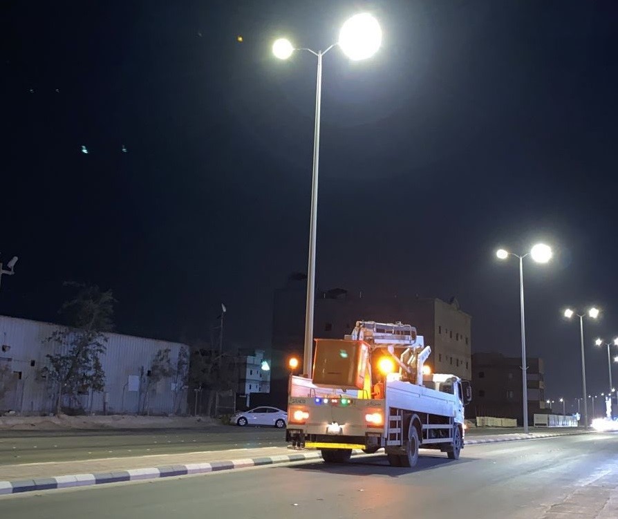 أمانة الاحساء .. صيانة 3046 ” فانوس انارة ” خلال شهر