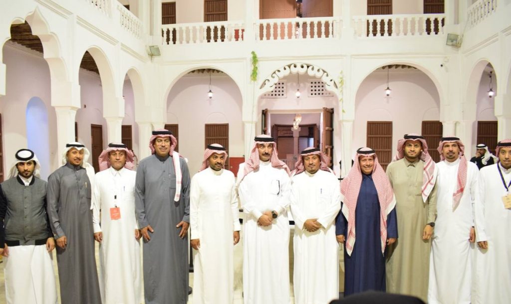 أكبر لوحة في مهرجان واحة الأحساء بيد الخطاط والفنان التشكيلي محمد بوحميدة