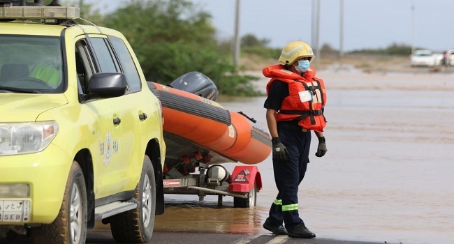 “الدفاع المدني” يدعو إلى الحذر لاحتمالية هطول أمطار رعدية على معظم مناطق المملكة