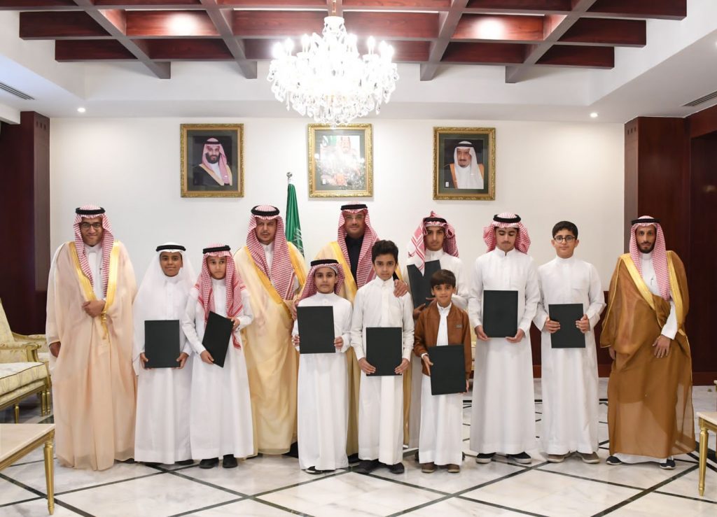 سمو محافظ الأحساء يكرم الطلاب الفائزين على مستوى المملكة بجائزة ” موهوب “