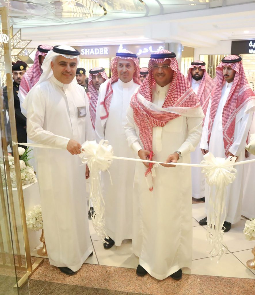 لإنقاذ المرضى المحتاجين للدم.. سمو محافظ الأحساء يدشن وحدة التبرع بالدم