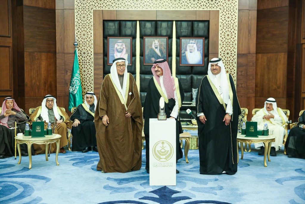 أمير  الشرقية يكرم الفائزين بجائزة الإنسان أولاً والشيخ عبدالعزيز العفالق في المركز الأول