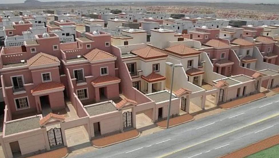 تبدأ بالإنذار وغرامات تصل لـ 40 ألفاً.. مخالفات وعقوبات نظام الوساطة العقارية