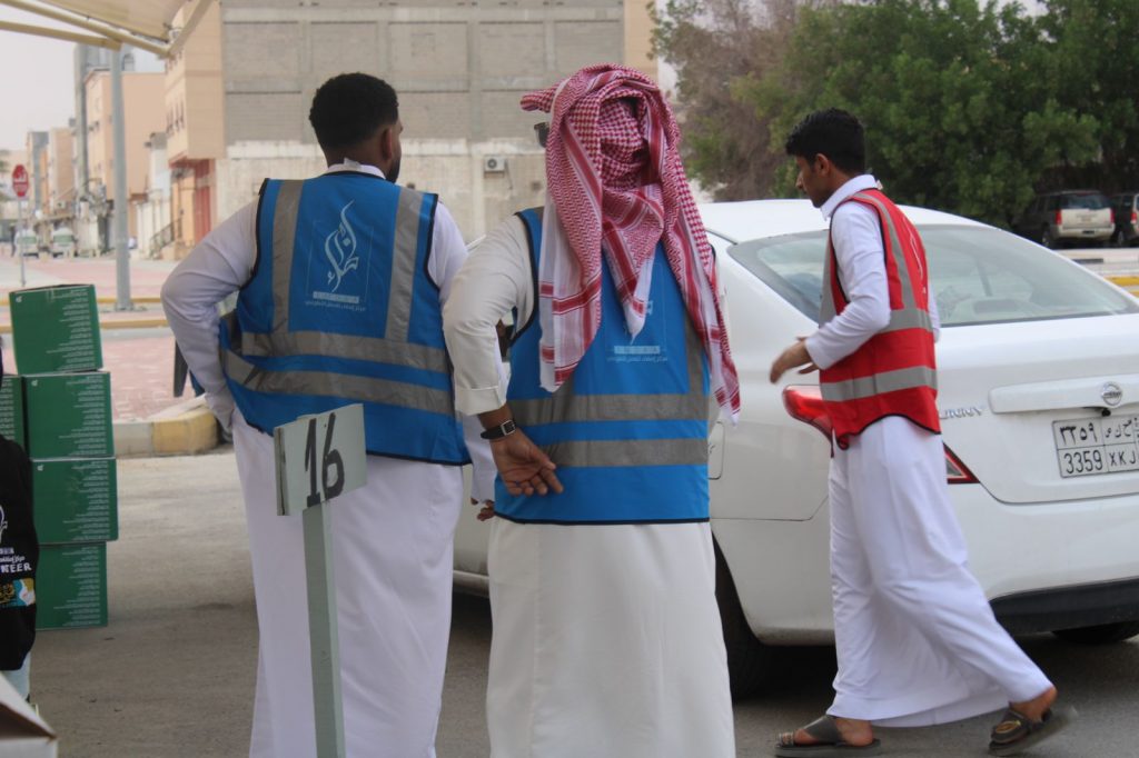 ” جمعية فتاة الأحساء ” توزع 830 سلة غذائية على مستفيديها