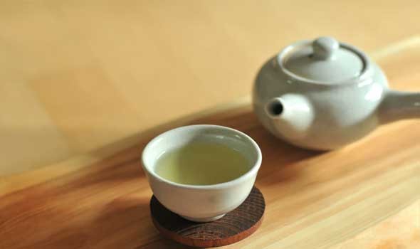 7 فوائد للشاي الأخضر على معدة فارغة