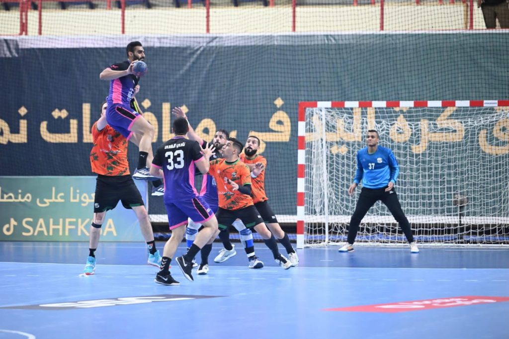 مضر والخليج في قمة اليد