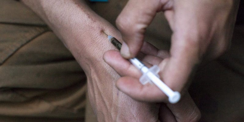 تحذير من مكافحة المخدرات: متعاطي الهيروين مُعرض للإصابة بالإيدز