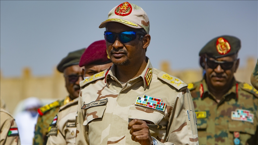 البرهان يعفى حميدتي من منصبه ويعيّن مالك عقار خلفا له بمجلس السيادة السوداني
