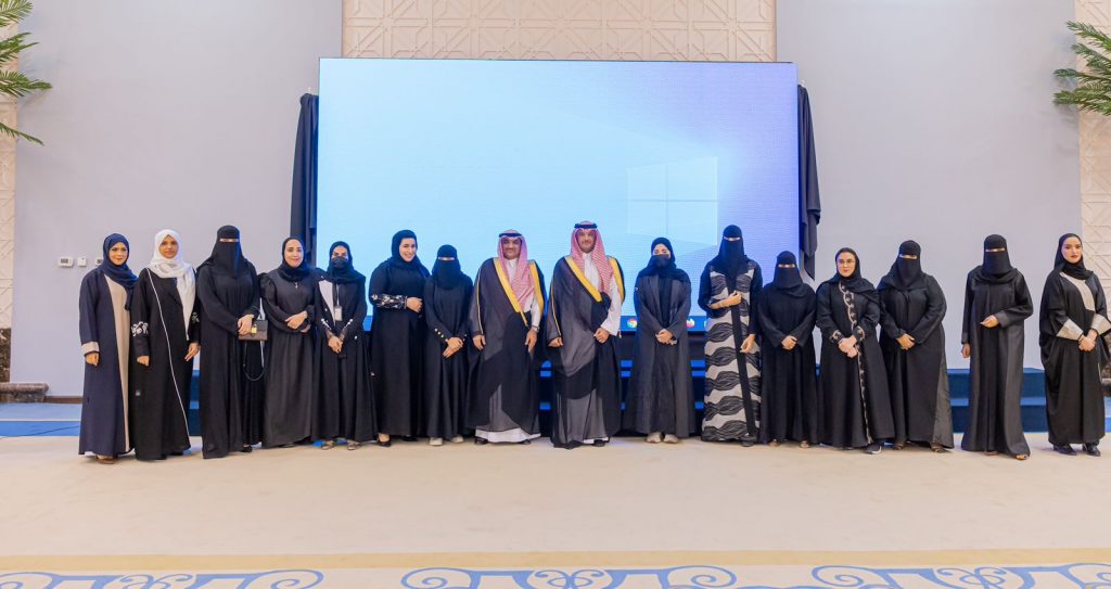 محافظ الأحساء يلتقي منسوبي أمانة المحافظة في جلسته الأسبوعية