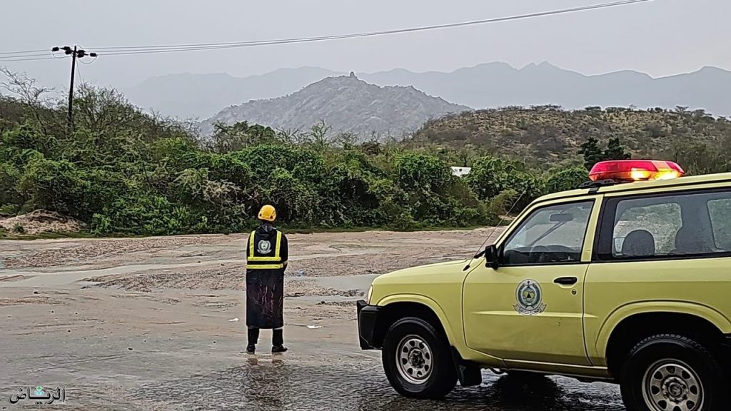 الدفاع المدني يدعو إلى الحيطة من استمرار فرص هطول الأمطار على معظم مناطق المملكة