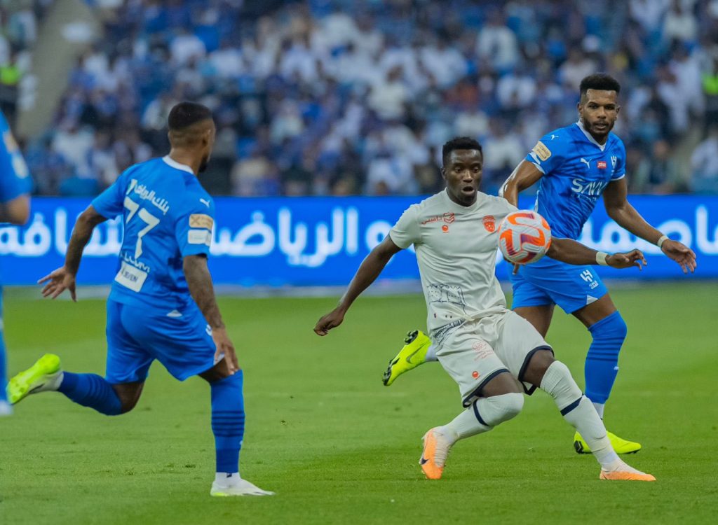 بالفيديو .. في ليلة تقديم “نيمار” الهلال يتعادل مع الفيحاء و أبها يلحق الهزيمة الثانية بالرائد بهدف “الرويلي”