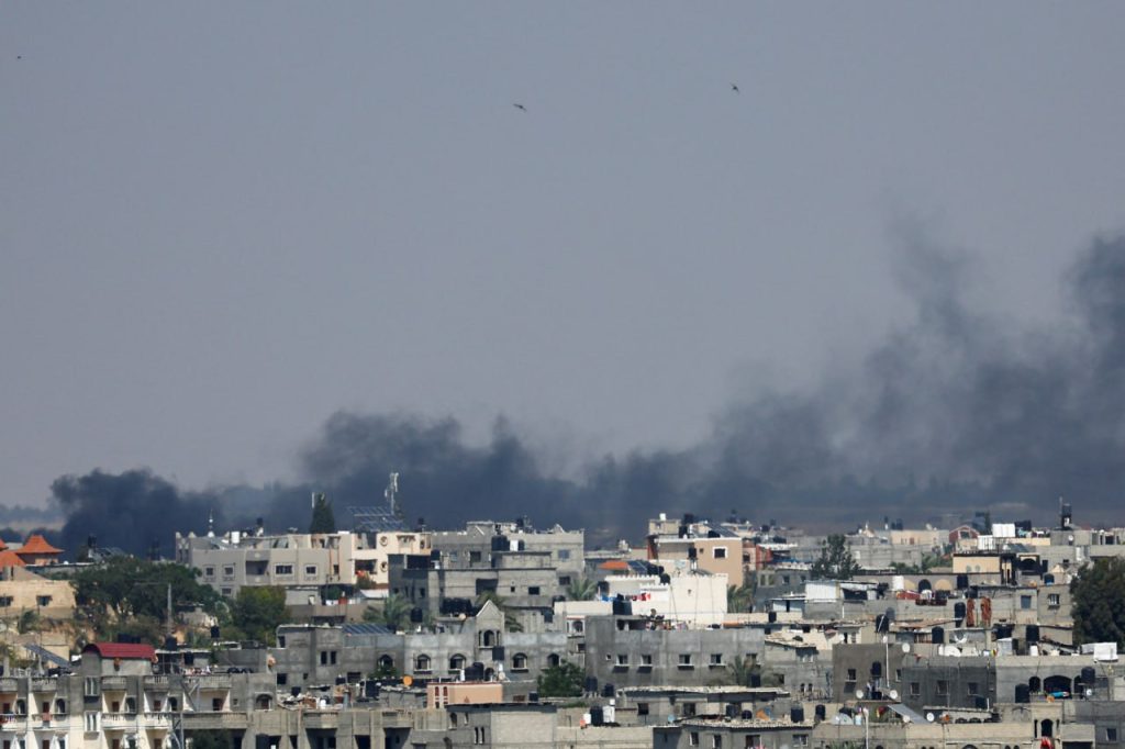 قوات الاحتلال الإسرائيلي تقصف شرق مدينة غزة