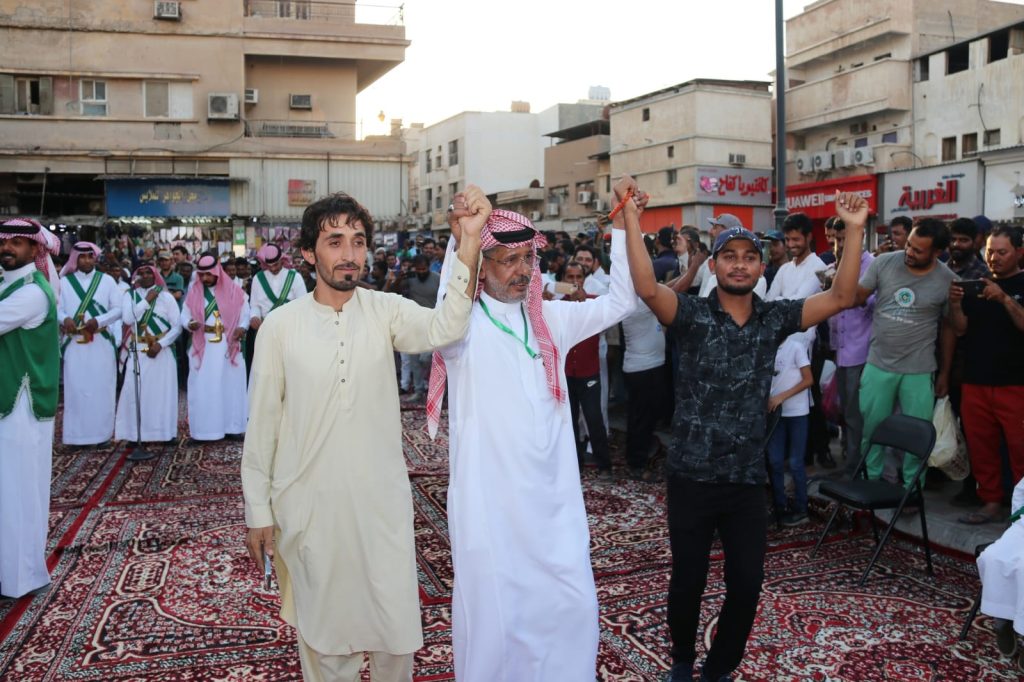 بالصور.. المقيمون في الأحساء يشاركون السعوديين فرحتهم باليوم الوطني الـ 93