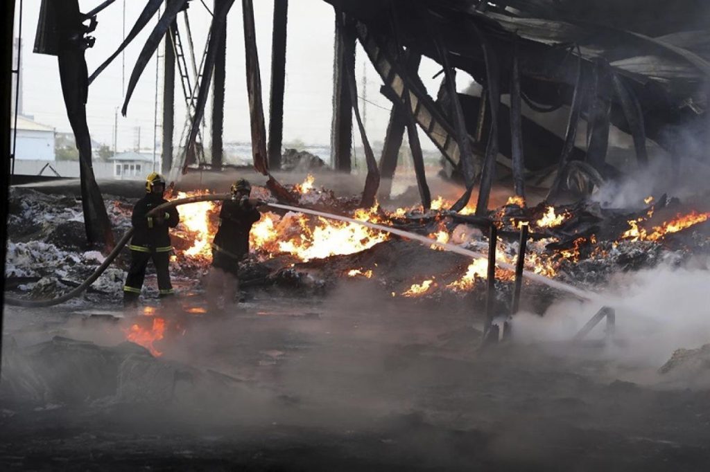 مصرع شخص وإصابة أكثر من 160 في حريق قرب مطار طشقند