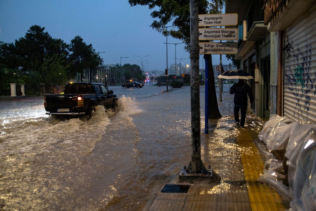 أنباء عن مقتل عدد من الأشخاص.. فيضانات تجتاح اليونان للمرة الثانية خلال شهر