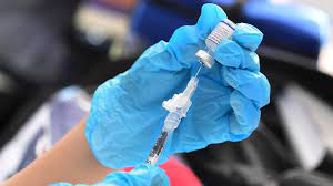 بالفيديو| استشارية الأمراض المعدية: اللقاح المضاد لكورونا يقلل من الإصابة بالفيروس