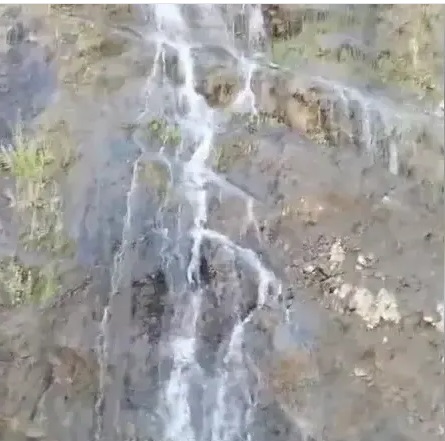 شاهد الفيديو.. ظهور شلالات مياه جوفية بعد زلزال المغرب