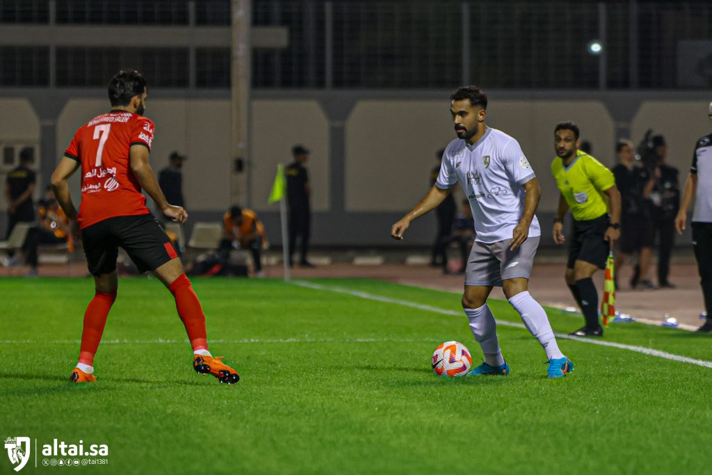 بالصور.. الطائي يتغلب على الرياض بثلاثية في دوري روشن