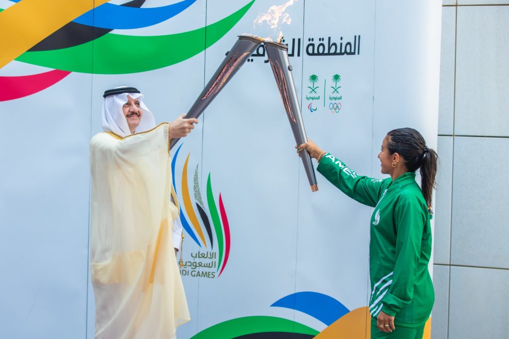 أمير الشرقية يتسلّم شعلة دورة الألعاب السعودية 2023