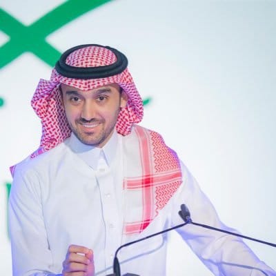 “الفيصل” يبارك ويكافئ لاعبي الخليج