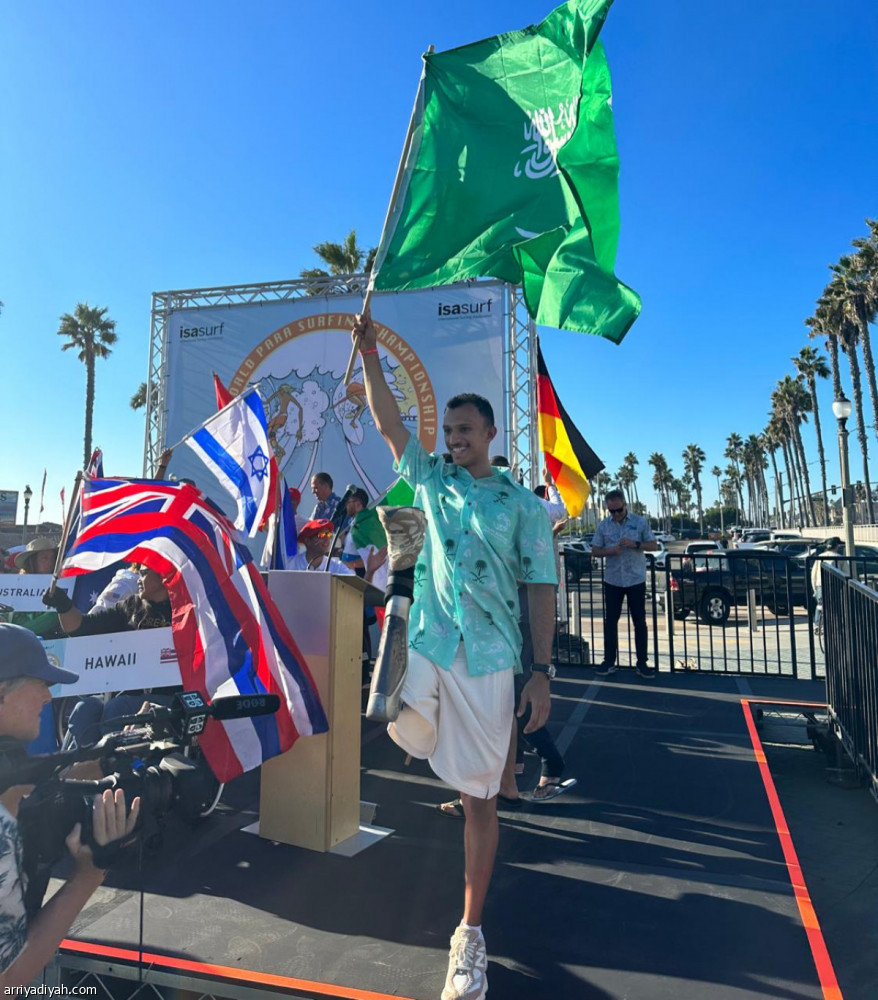 مهند المالكي أول سعودي يمثل بلاده في بطولة العالم لركوب الأمواج لذوي الإعاقة