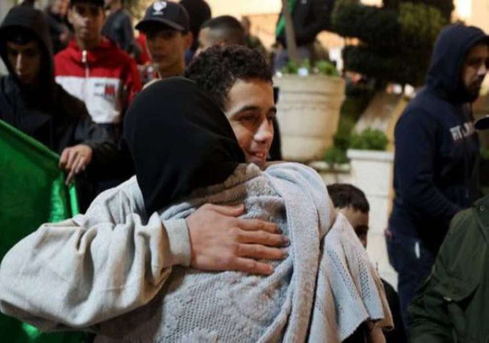 39 أسيرًا فلسطينيًا محررًا يصلون إلى رام الله ضمن الدفعة الثالثة