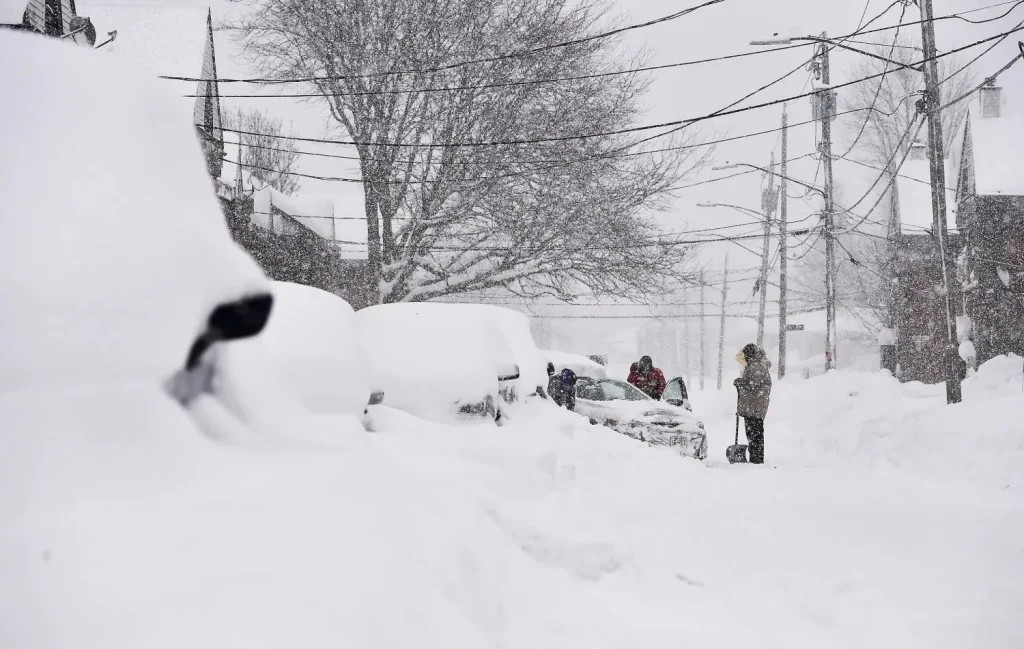 مصرع 50 شخصًا في الولايات المتحدة بسبب العواصف الثلجية