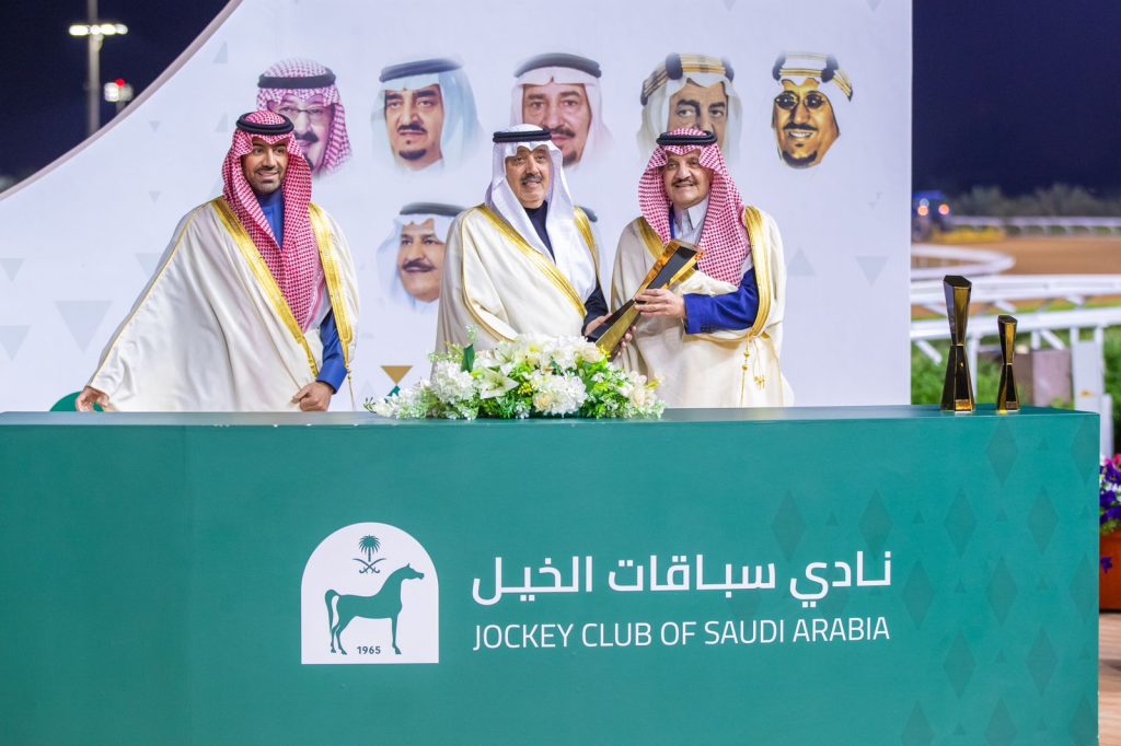 أمير الشرقية يسلم كأس الأمير نايف بن عبدالعزيز في ميدان الفروسية بالرياض
