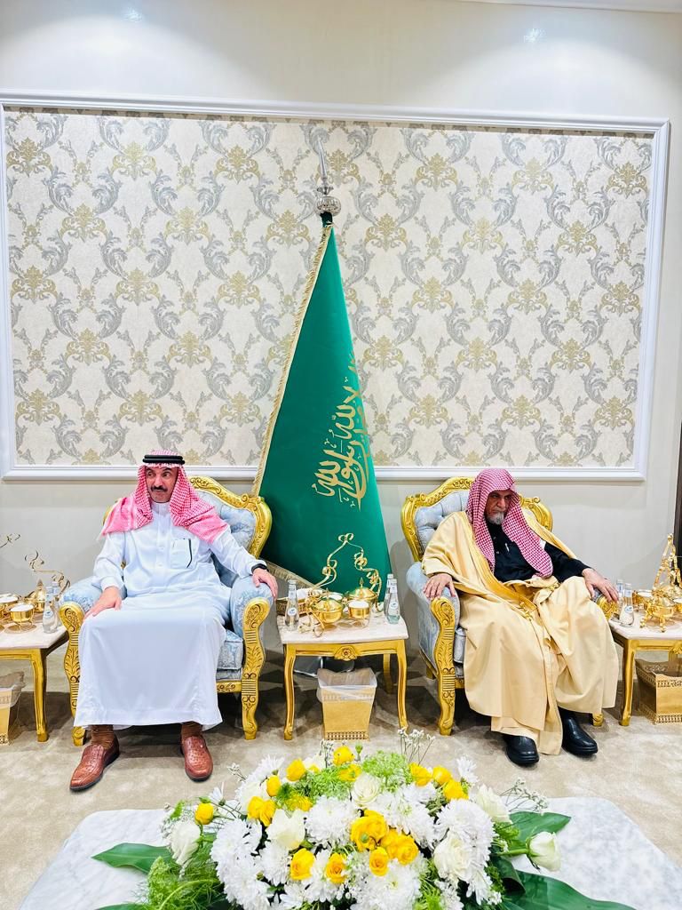 بالصور.. الأمير عبد العزيز بن جلوي يقيم مأدبة عشاء تكريما لإمام الحرم المكي
