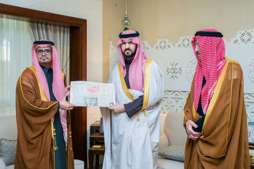 نائب أمير الشرقية يستقبل المدير الإقليمي لجريدة الرياض بالمنطقة