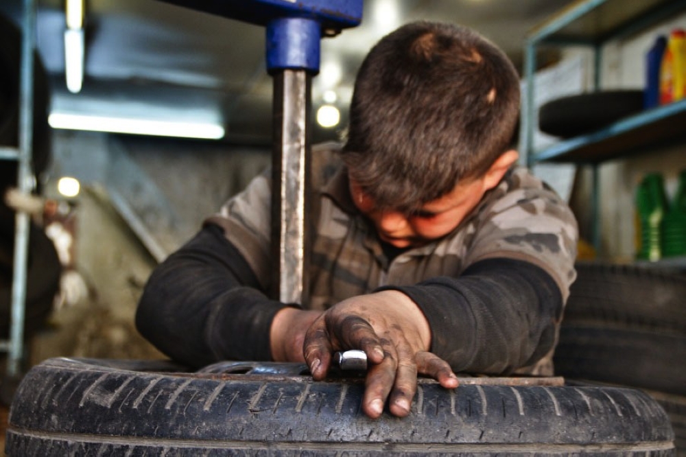 طبقًا لأحكام نظام العمل.. منع عمل الأطفال ممن تقل أعمارهم عن 15 سنة