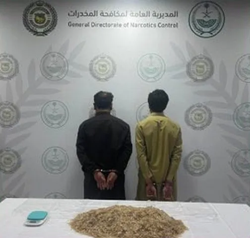 القبض على مقيمين بالمنطقة الشرقية لترويجهما (7.7) كيلوجرامات من (الشبو) المخدر