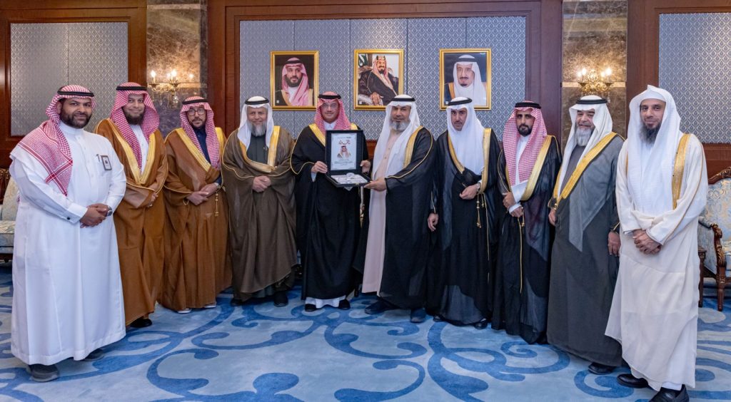 الأمير سعود بن طلال يستقبل رئيس وأعضاء مجلس إدارة التنمية الأسرية (أسرية) بالأحساء