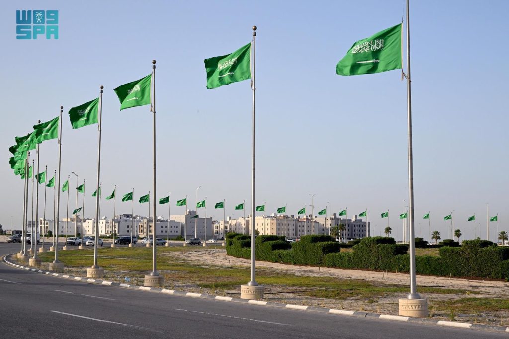ميادين وطرق المنطقة الشرقية تزدان بالأعلام احتفاءً بيوم “العلم السعودي”