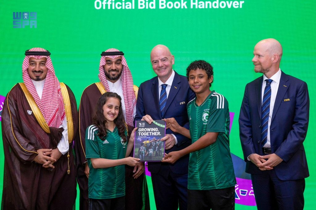 المملكة تسلِّم رسميًّا ملف الترشُّح لاستضافة كأس العالم FIFA™ 2034