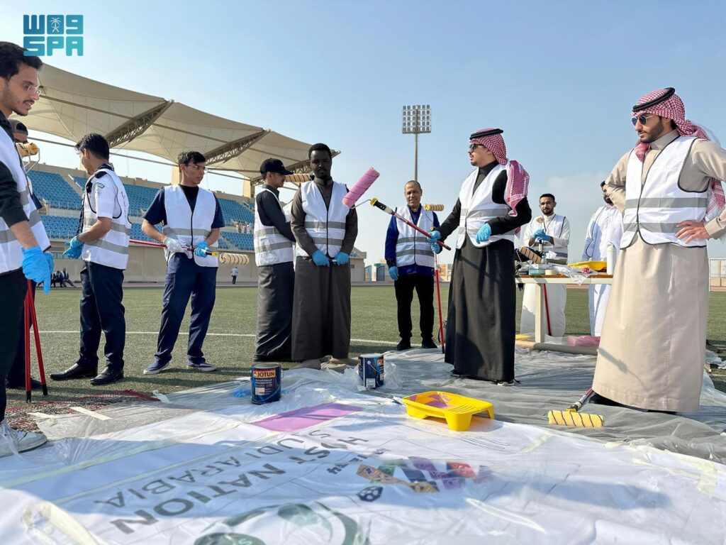 300 طالب من جامعة الإمام عبدالرحمن يحتفون بفوز المملكة باستضافة كأس العالم 2034