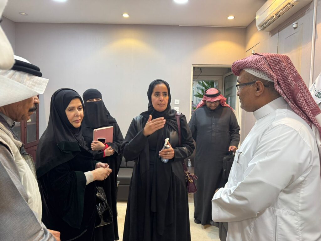 وفد وزارة الثقافة في جولة تفقدية لمشروع توثيق عناصر التراث بالأحساء