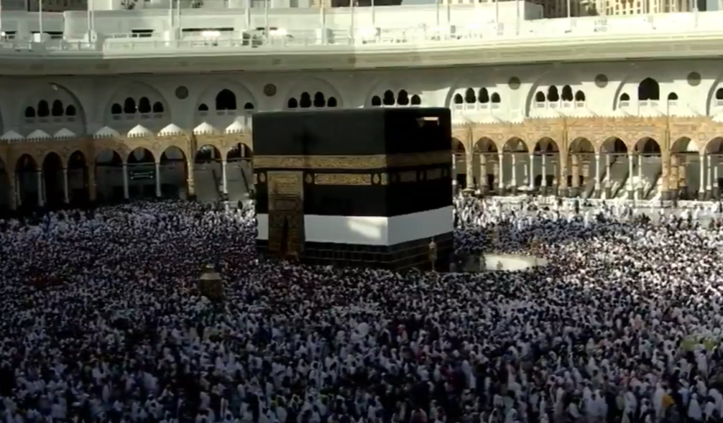 وسط دقة التنظيم.. لقطات تظهر كثافة كبيرة في أول ذي الحجة بالحرم المكي