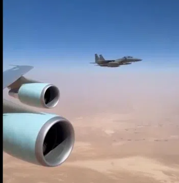 لقطات لطائرة الرئيس الأميركي خلال تحليقها في الأجواء السعودية