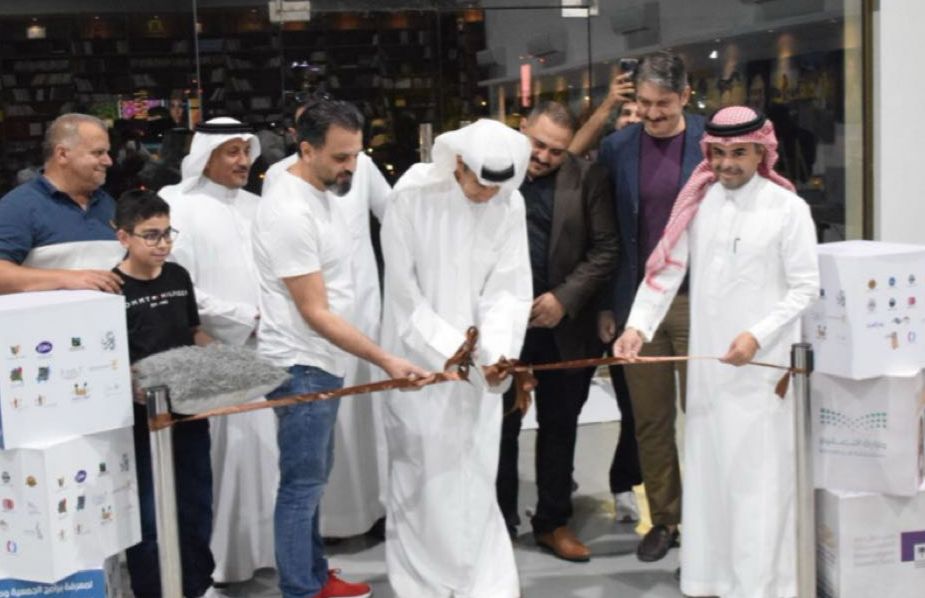 رئيس نادي الراوي في زيارة معرض “نافذه” بجمعية الدمام