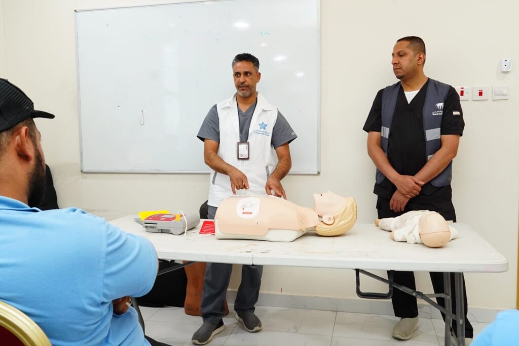 تجمع الأحساء الصحي يواصل تدريب منسوبي القطاعين الحكومي والخاص على الإسعافات الأولية