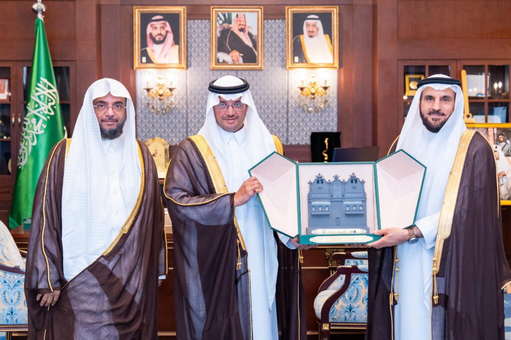 محافظ الأحساء يستقبل نائب محافظ الهيئة العامة للأوقاف