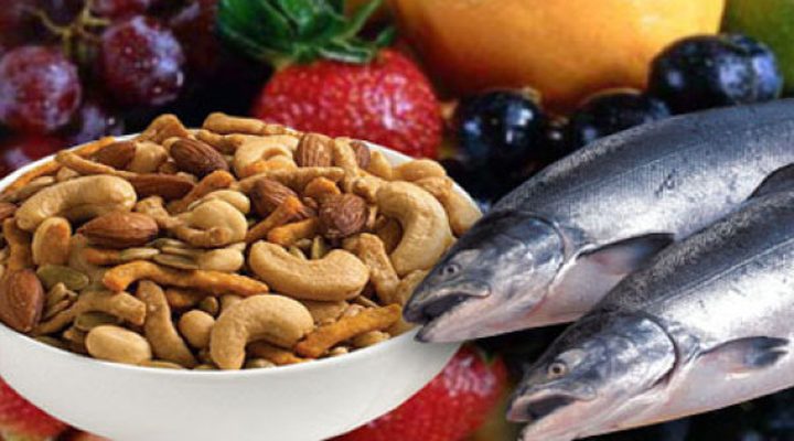 دراسة: الأسماك والمكسرات تقلل النعاس وتزيد اليقظة