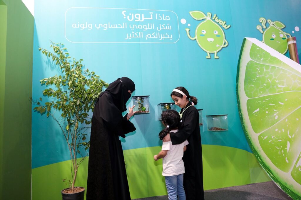 جمعية فتاة الأحساء تنظّم ركن الطفل في معرض اللومي الحساوي 2025