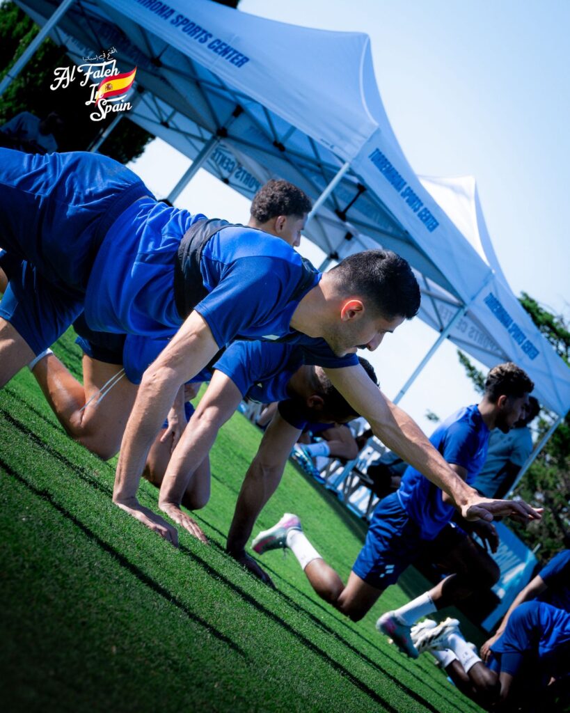 بعثة الفتح تصل إلى معسكرها الرسمي في إسبانيا.. وتمارين استرجاعية بقيادة قوميز