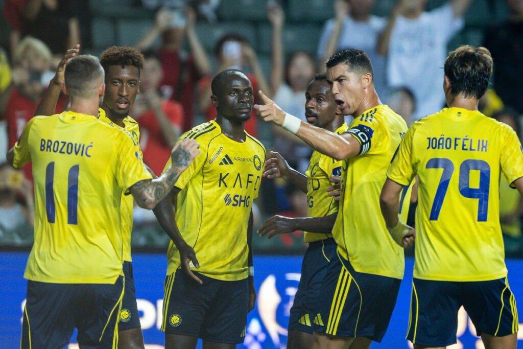 بعشرة لاعبين.. النصر يتأهل إلى نهائي السوبر السعودي على حساب الاتحاد