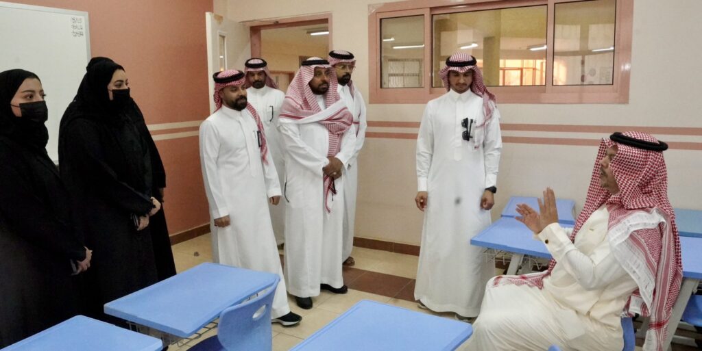 مدير تعليم الأحساء يتفقد جاهزية المدارس استعدادًا للعام الدراسي 1447هـ