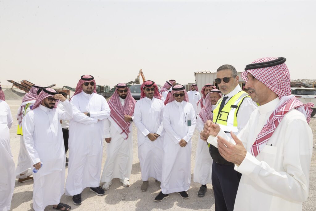 أمانة الأحساء تبحث تعزيز الاستدامة باستخدام المخلفات الإنشائية المعاد تدويرها في مشاريع الطرق